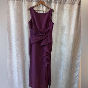 Eliza J sleeveless ruffle front gown - NWOT - size 16 - wine color